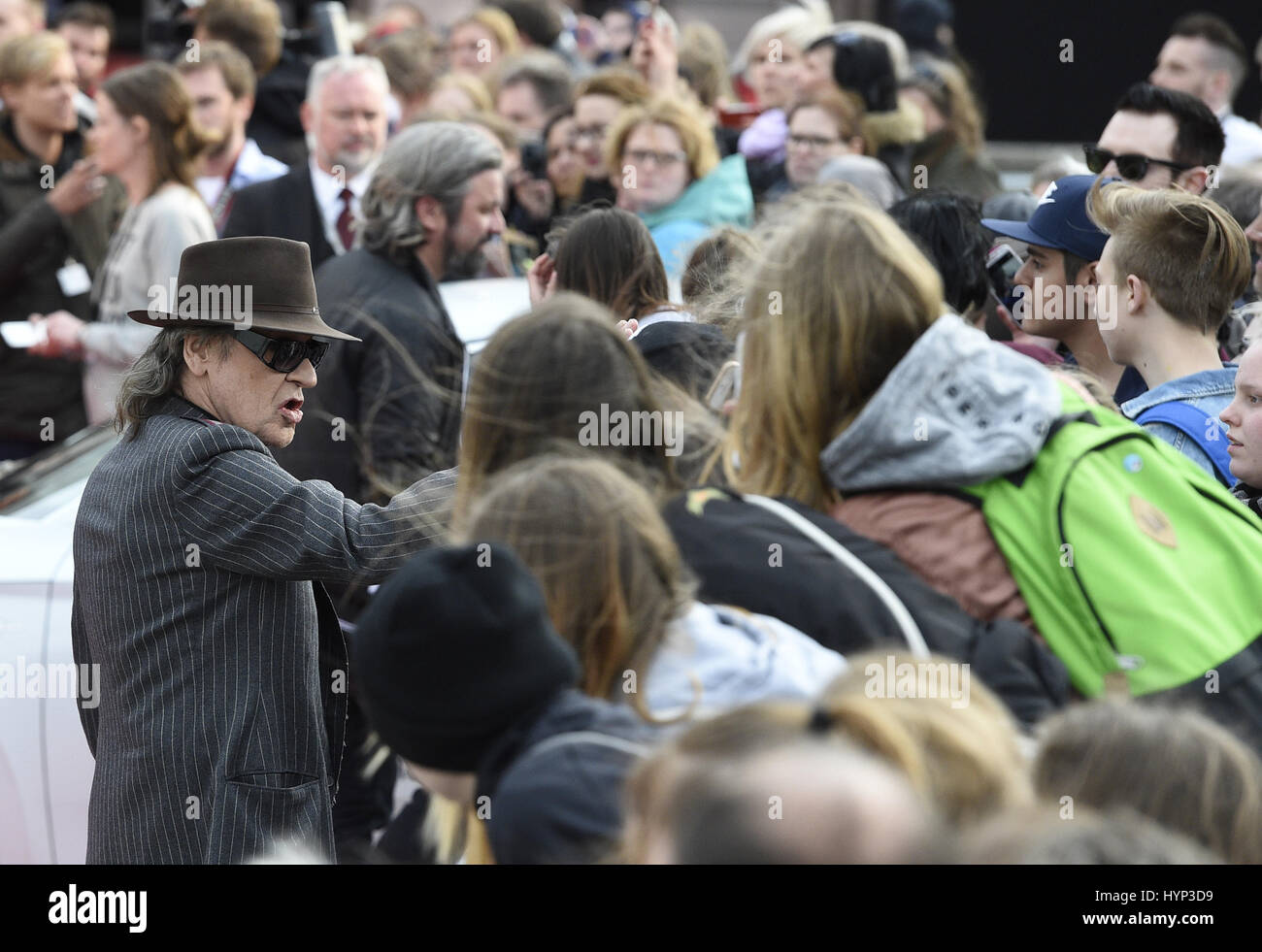 Berlin, Deutschland. 6. April 2017. Musiker Udo Lindenberg kommt bei der Verleihung des 26. deutschen Musikpreis "Echo" in Berlin, Deutschland, 6. April 2017. Foto: Rainer Jensen/Dpa/Alamy Live-Nachrichten Stockfoto