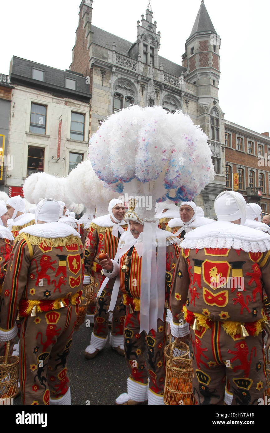 Der Karneval von Binche, Belgien ist als ein Meisterwerk des mündlichen und immateriellen Erbes der Menschheit von der UNESCO anerkannt. Stockfoto