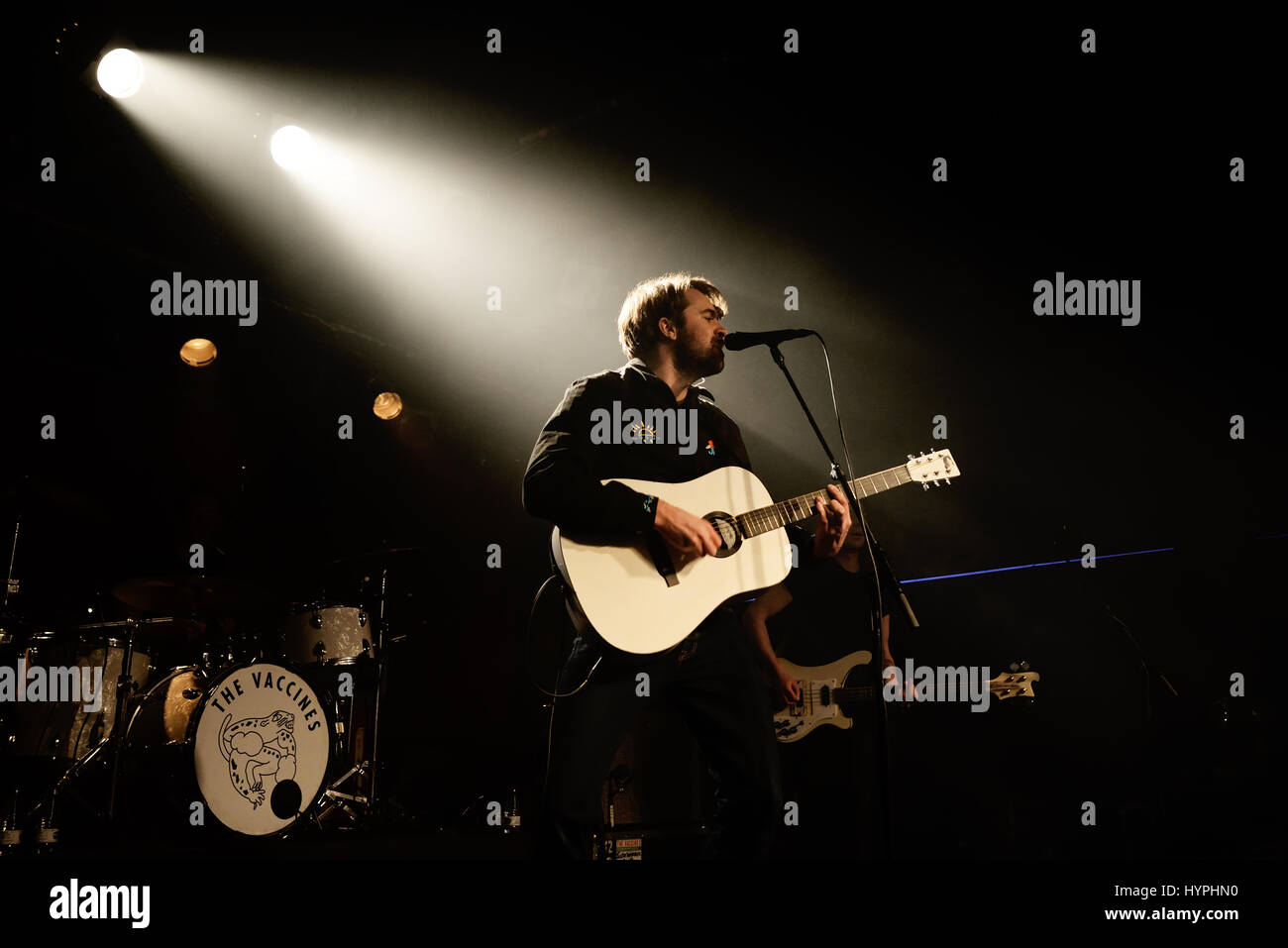 BARCELONA - 17 MAR: The Vaccines (Band) in Konzert im Razzmatazz Stadium am 17. März 2016 in Barcelona, Spanien. Stockfoto