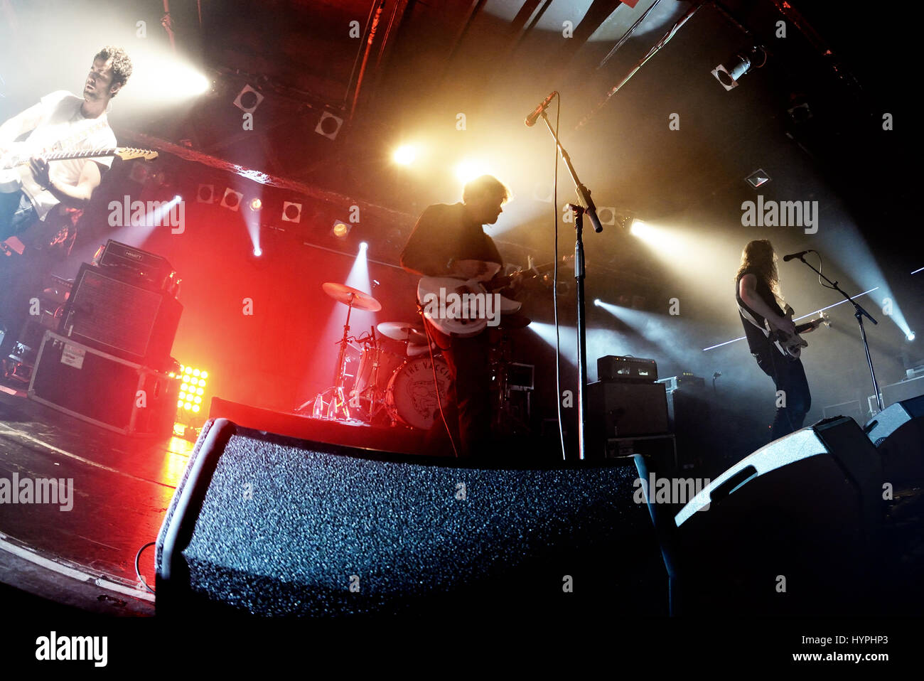 BARCELONA - 17 MAR: The Vaccines (Band) in Konzert im Razzmatazz Stadium am 17. März 2016 in Barcelona, Spanien. Stockfoto