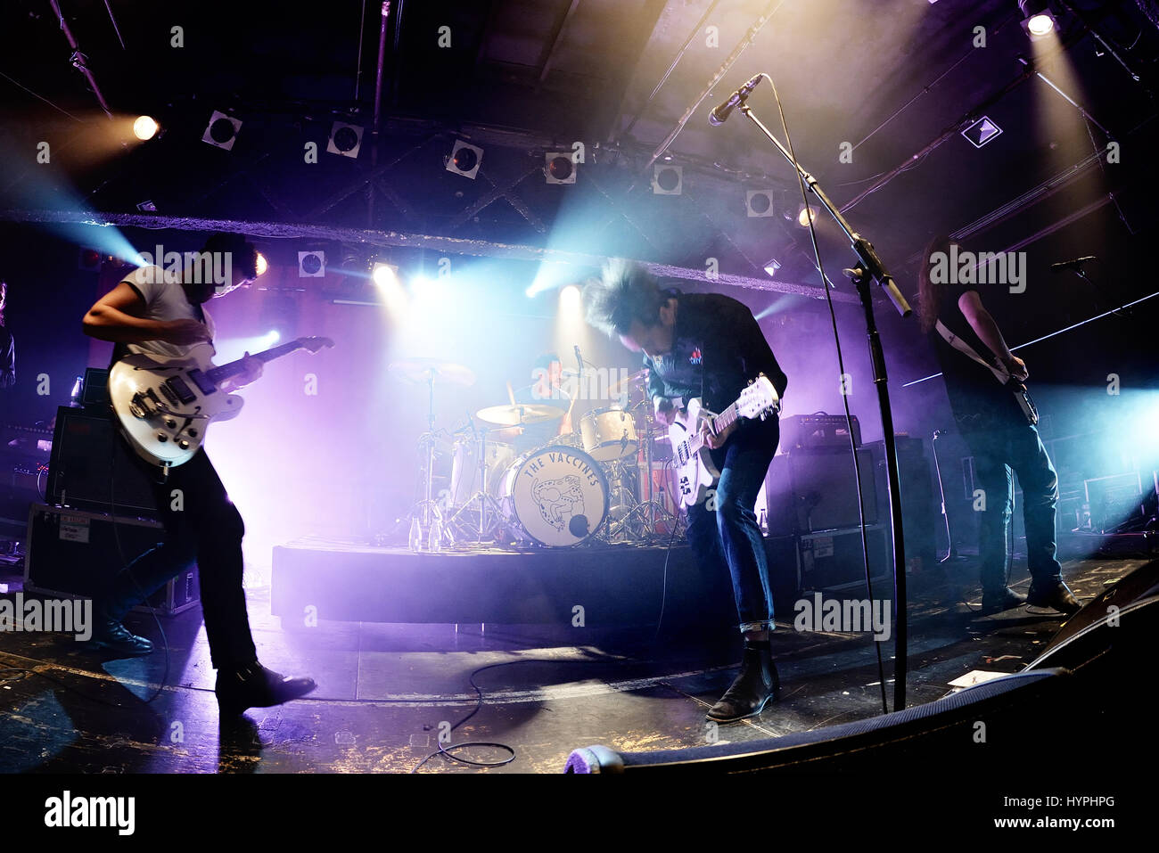 BARCELONA - 17 MAR: The Vaccines (Band) in Konzert im Razzmatazz Stadium am 17. März 2016 in Barcelona, Spanien. Stockfoto