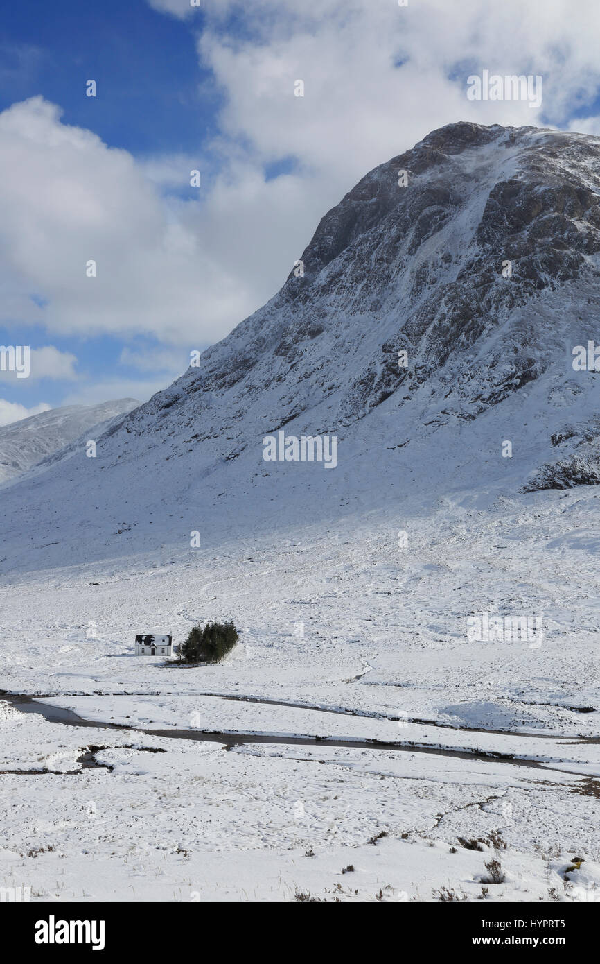 Bild von Glencoe Schottland zeigt Lagangarbh Berghütte Stockfoto
