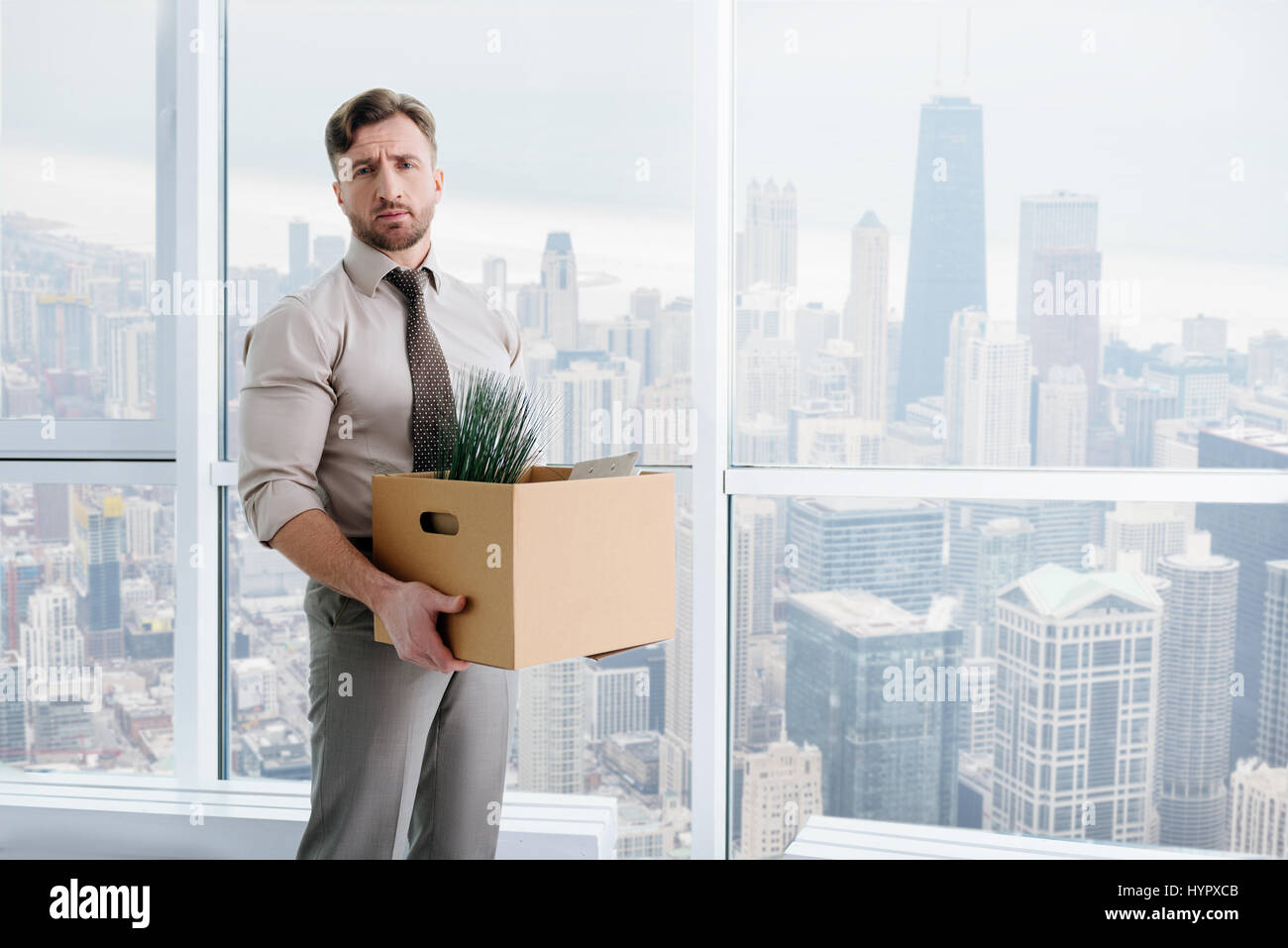 Trostlos gebrannten Mann im Büro Stockfoto