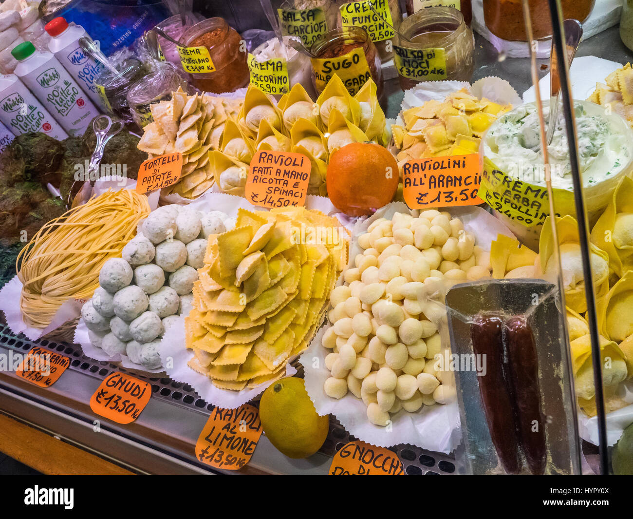 Stall verkaufen Pasta und Ravioli in der central Market, Florenz, Toskana, Italien Stockfoto