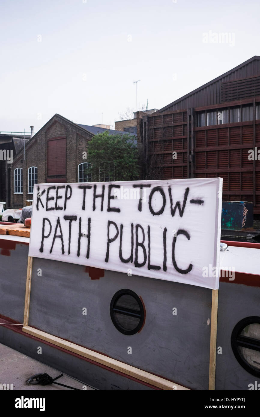 Protestieren Sie Banner für die Aufbewahrung der Kanal Leinpfad öffentliche, Paddington Central, London, England, Vereinigtes Königreich Stockfoto