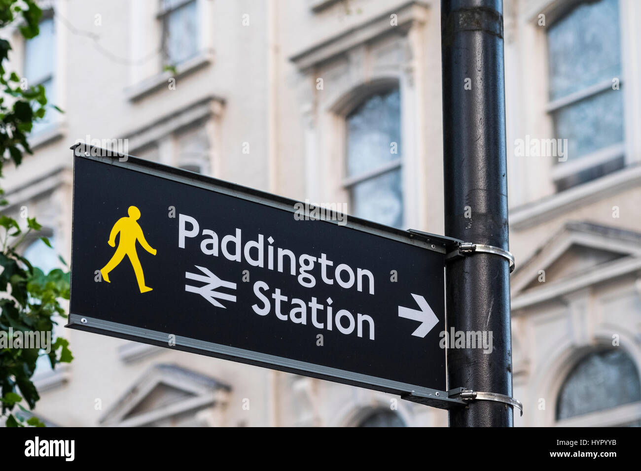 Zu Fuß Richtungszeichen in Paddington Station, London, England, Vereinigte Königreich Stockfoto