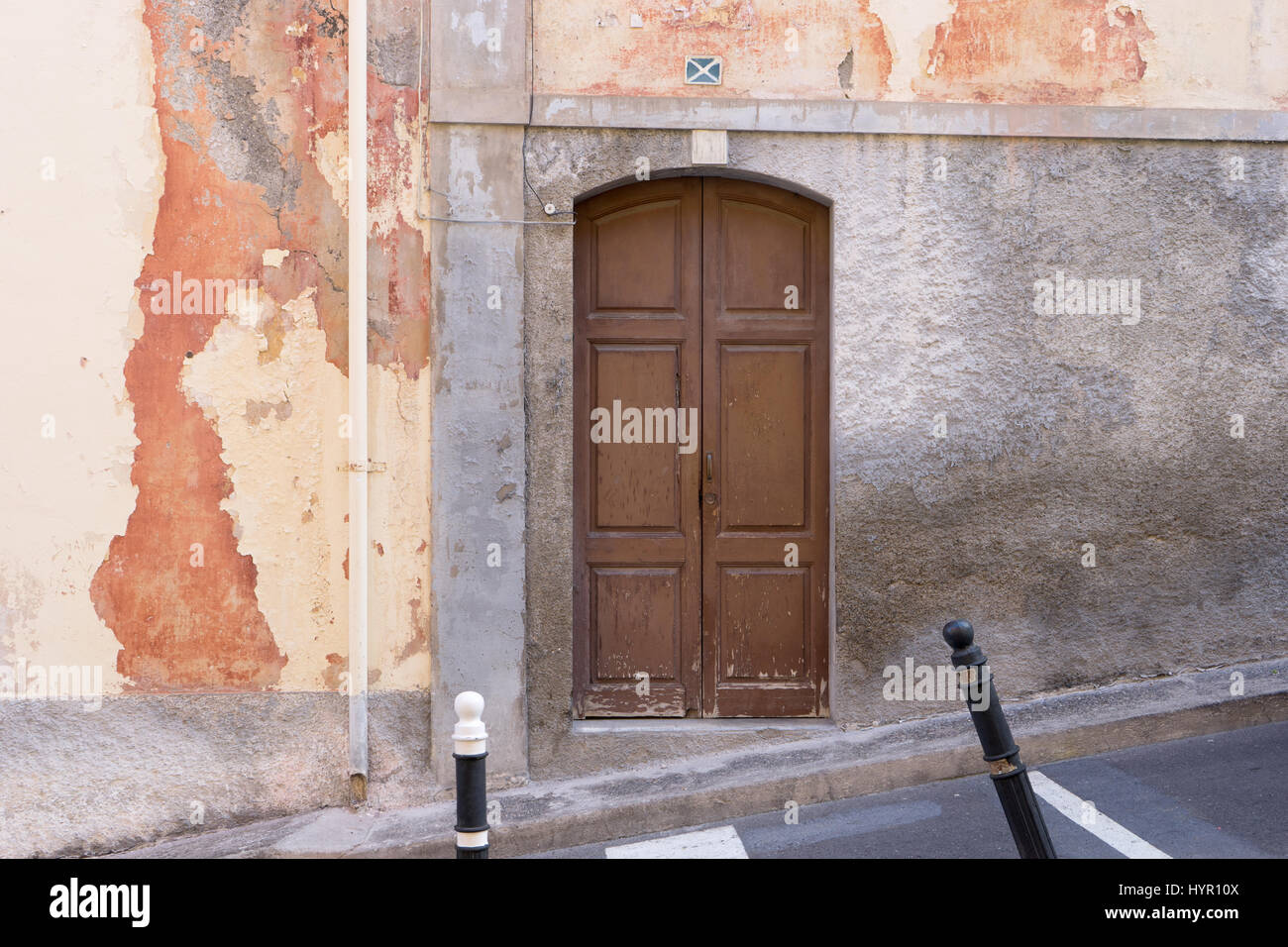 Haus mit verwitterten Fassade Stockfoto