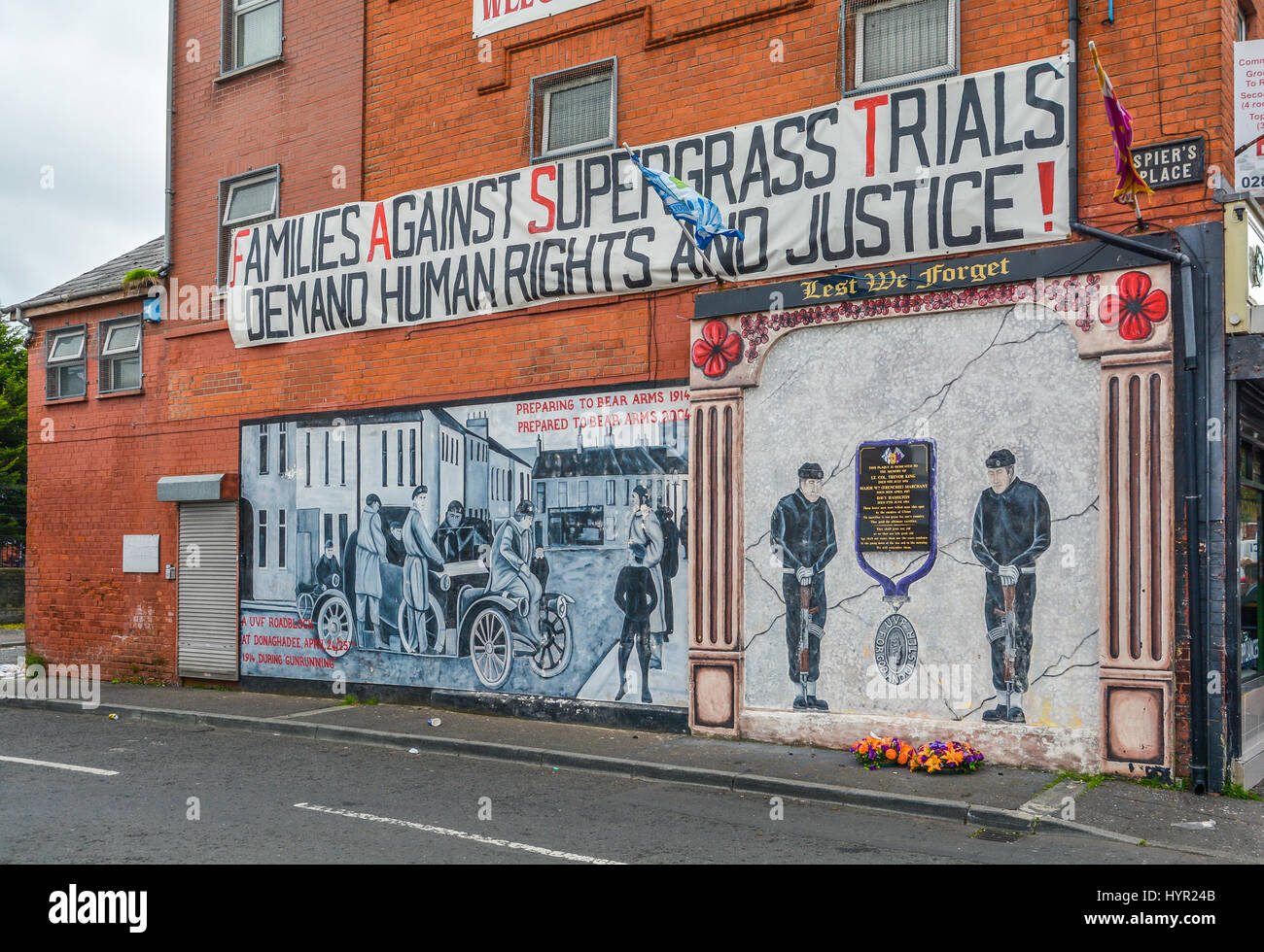 Wandgemälde in Belfast in der Nähe von Wasserfällen und Shankill Road, Nordirland Stockfoto