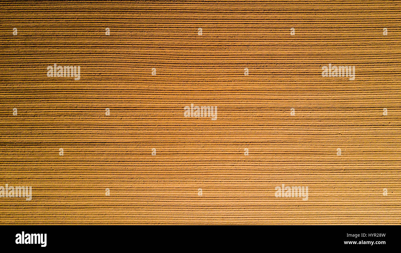 Natur und Landschaft: Luftaufnahme von einem Feld, Anbau, gepflügtes Feld, Landschaft, Landwirtschaft, Stockfoto