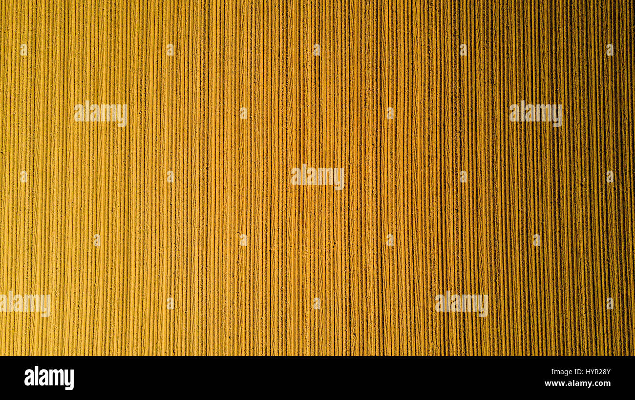 Natur und Landschaft: Luftaufnahme von einem Feld, Anbau, gepflügtes Feld, Landschaft, Landwirtschaft, Stockfoto