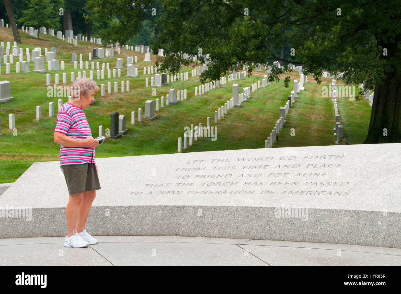 JFK Zitat, Nationalfriedhof Arlington, Virginia Stockfoto