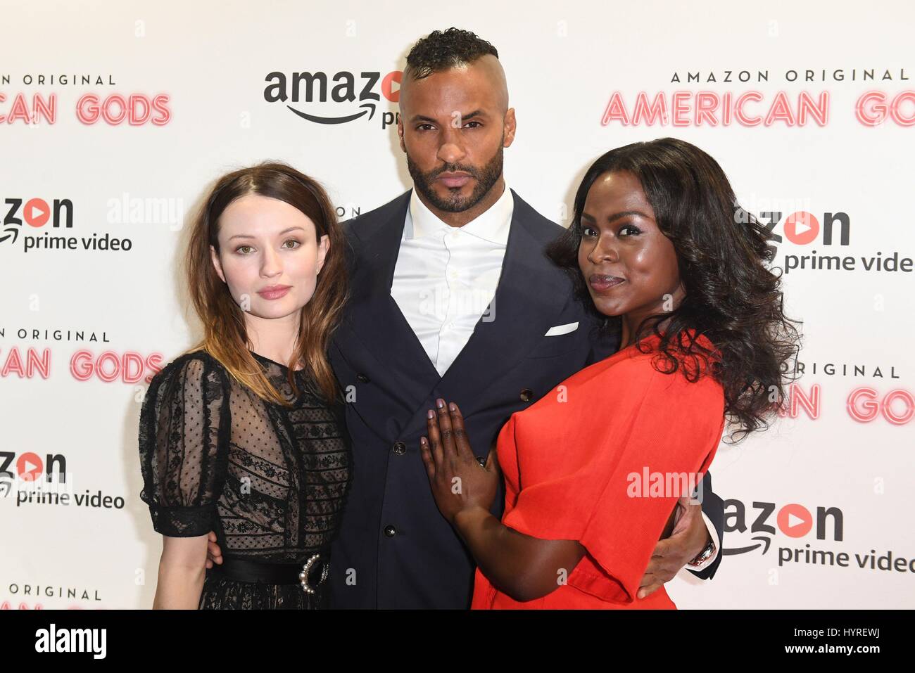 (links nach rechts) Emily Browning, Ricky Whittle und Yetide Badaki