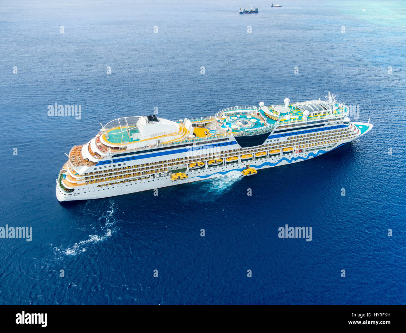 Kreuzfahrtschiff in der Karibik, in der Nähe von Georgetown, Grand Cayman, Cayman-Inseln Stockfoto