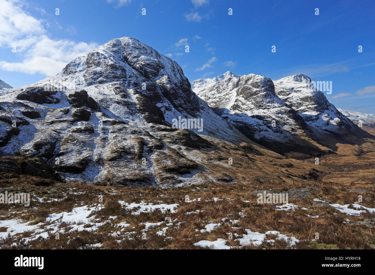 Blick auf Schnee bedeckt drei Schwestern blickte der Glen in Glencoe-Schottland Stockfoto