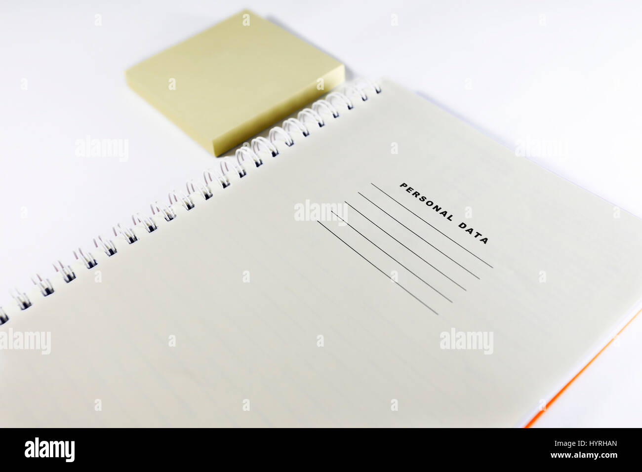 Notebook, Arbeitsspeicher Notizen isoliert auf weißem Hintergrund Stockfoto