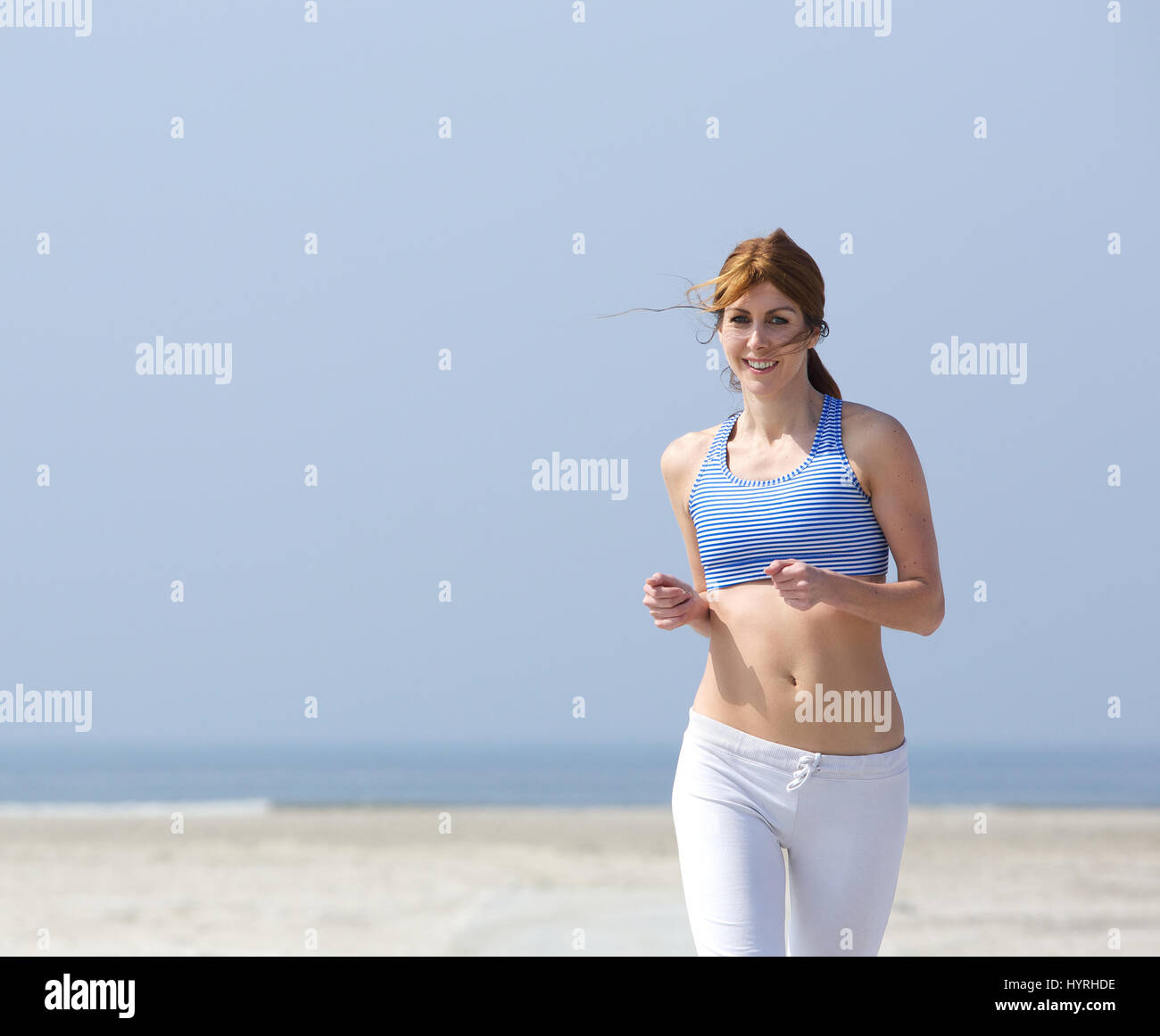 Porträt einer gesunde mittlere gealterte Frau Übung im Freien genießen hautnah Stockfoto