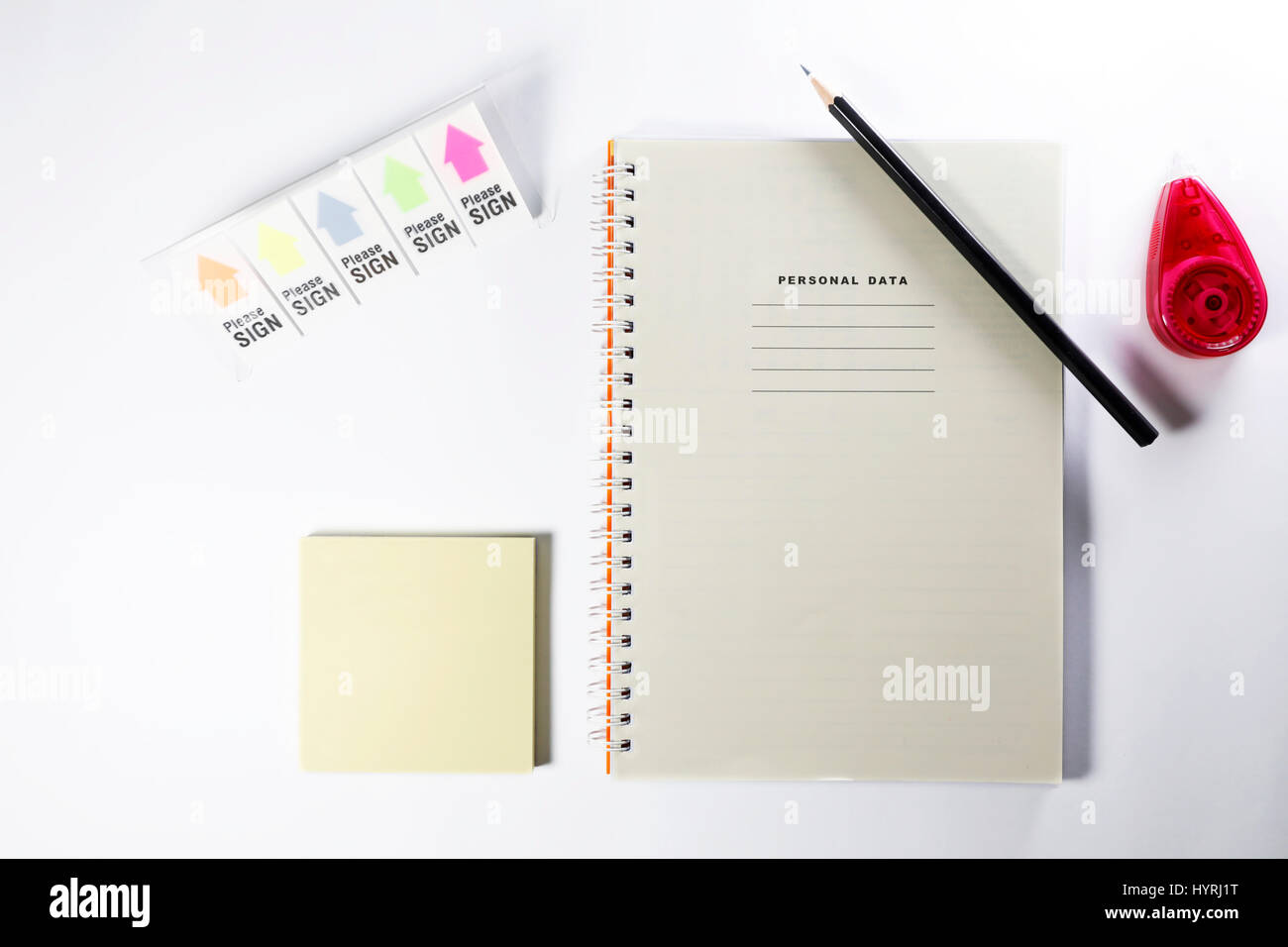 Notizbücher, Bleistift auf weißem Hintergrund Stockfoto