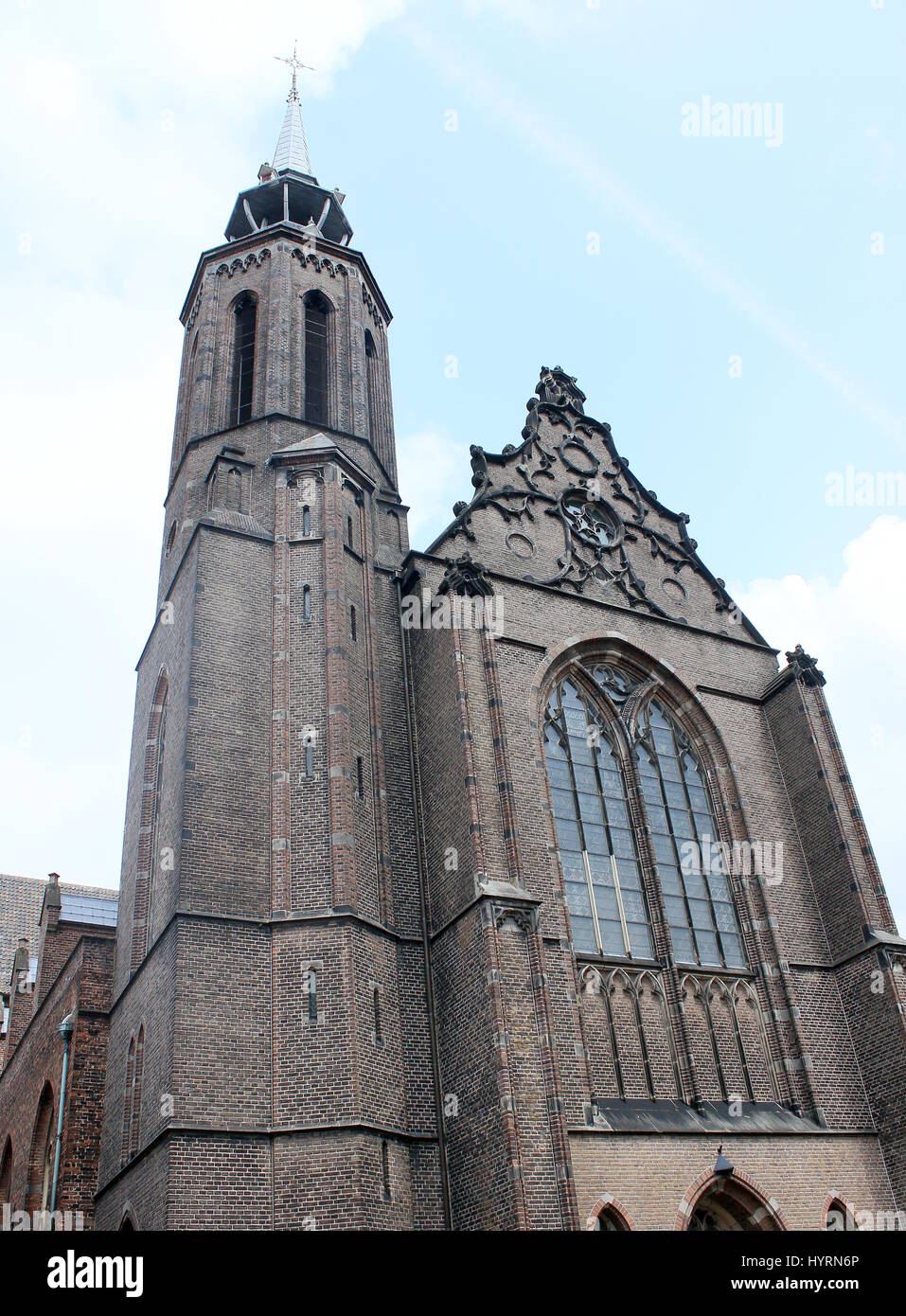 Fassade der Kathedrale St. Catherines (Sint Catharinakathedraal), neben dem Catharijne Kloster Museum für religiöse Kunst in Utrecht, Niederlande. Stockfoto