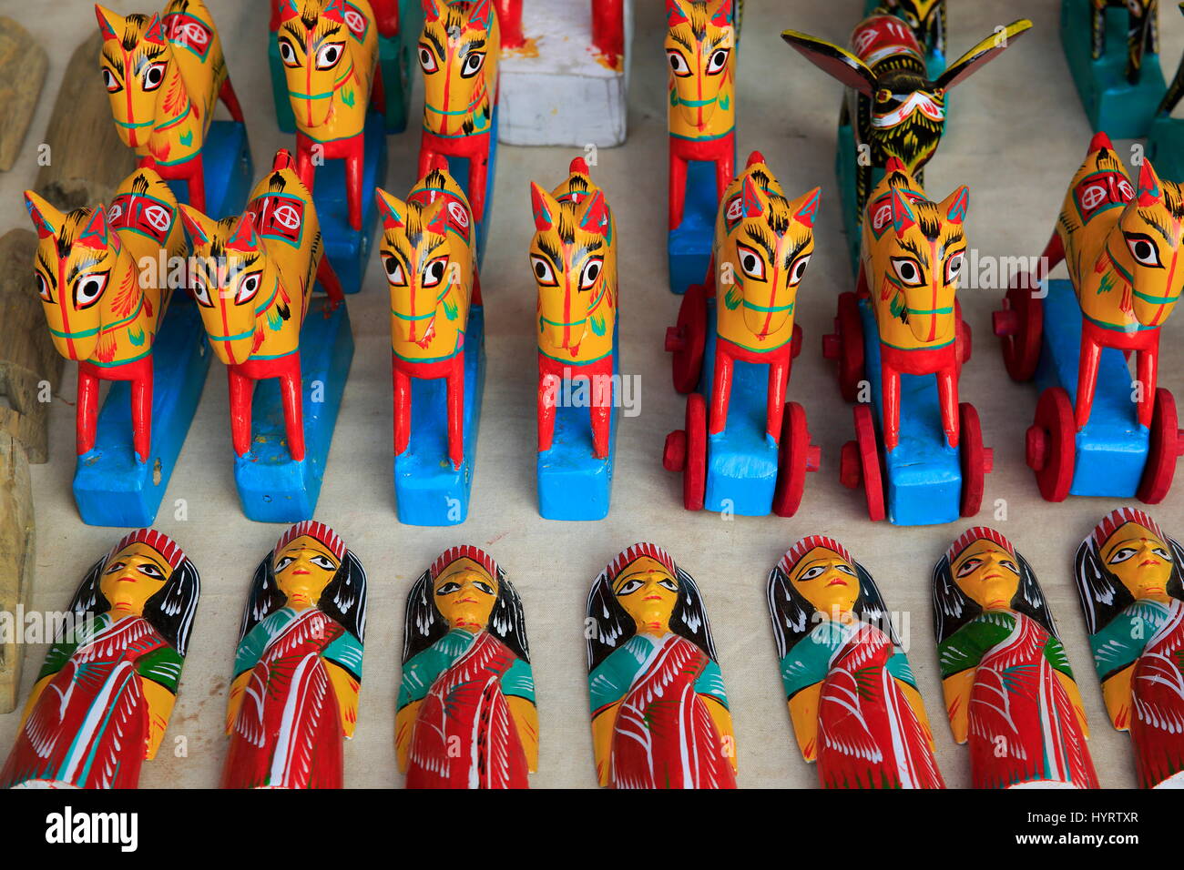 Holzspielzeug-Produkte verkaufen an die "Lok O Karu Shilpo Mela" in Sonargaon, Narayanganj, Bangladesch. Stockfoto