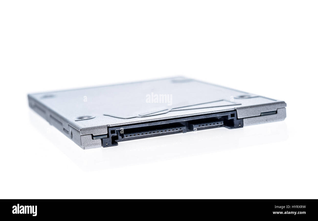 Solid-State-Laufwerk isoliert SSD auf weißem Hintergrund. SATA - Daten und Strom Anschlüsse anzeigen, geringe Schärfentiefe. Stockfoto