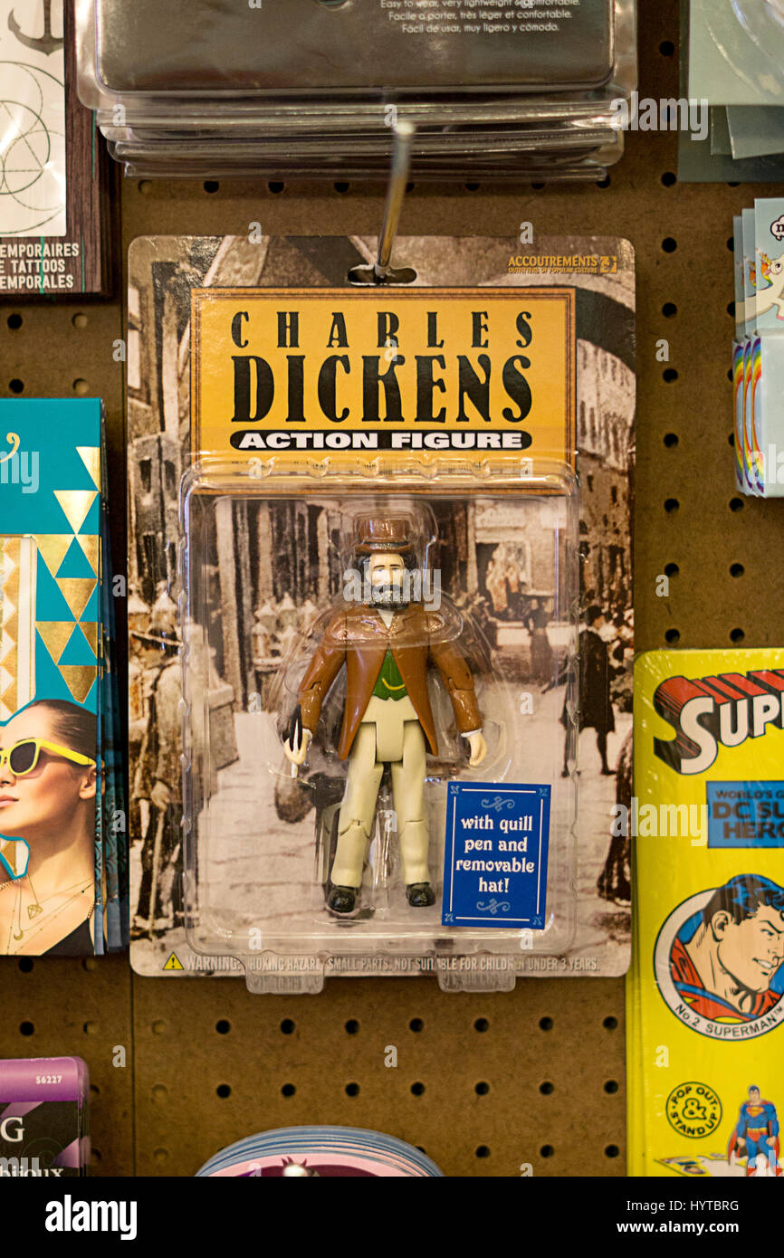 Charles Dickens-Action-Figur zum Verkauf an Reminiszenz Vintage Kleidung und Schnickschnack Store auf der Fifth Avenue im Greenwich Village in New York City Stockfoto