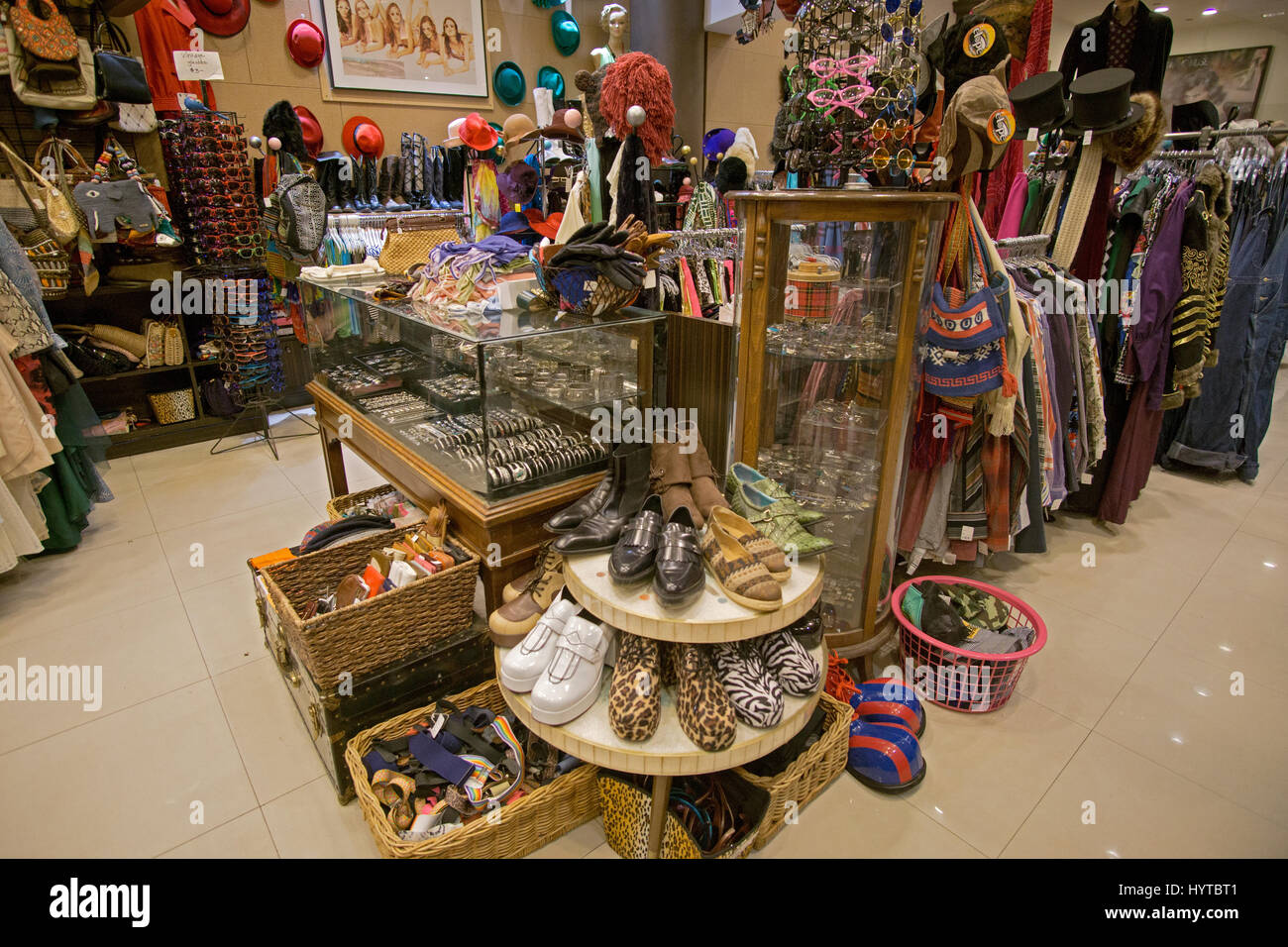 Reminiszenz Vintage Kleidung und Schnickschnack Store auf der Fifth Avenue im Greenwich Village in New York City Stockfoto