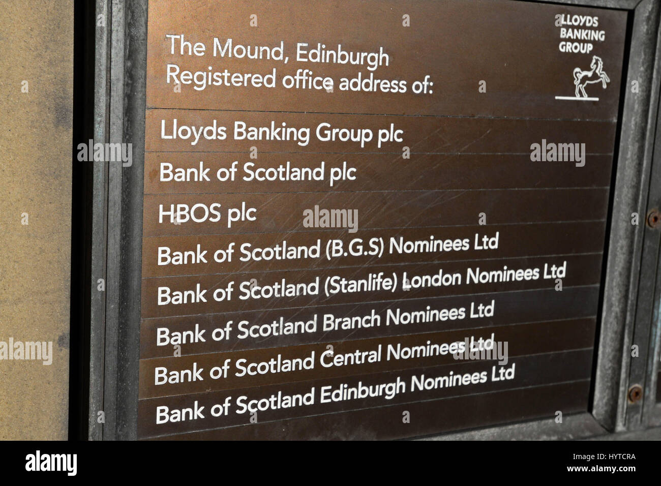 Ein HBOS Messingplatte auf der Vorderseite der dreihundert-Jahr-altes Hauptquartier auf The Mound in Edinburgh, heute Teil der Lloyds Banking Group Stockfoto