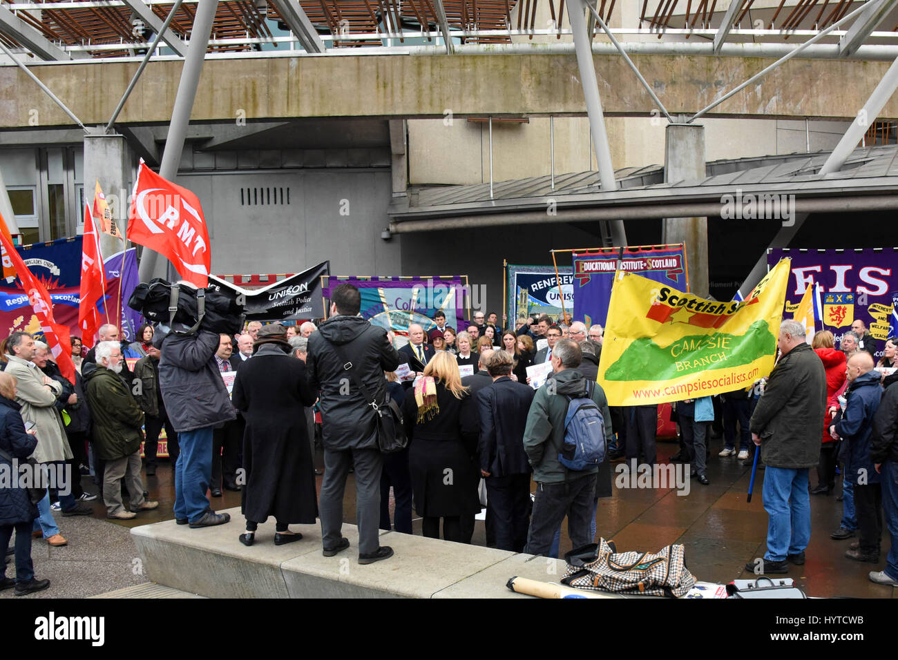 Trades Gewerkschaften Mitglieder Kundgebung vor das schottische Parlament in einem Protest gegen die britische Gewerkschaft Bill Stockfoto