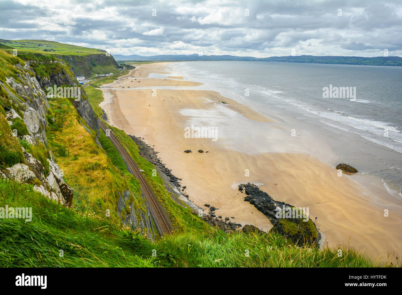 County Antrim Küste Anblick von Mussenden Temple Stockfoto