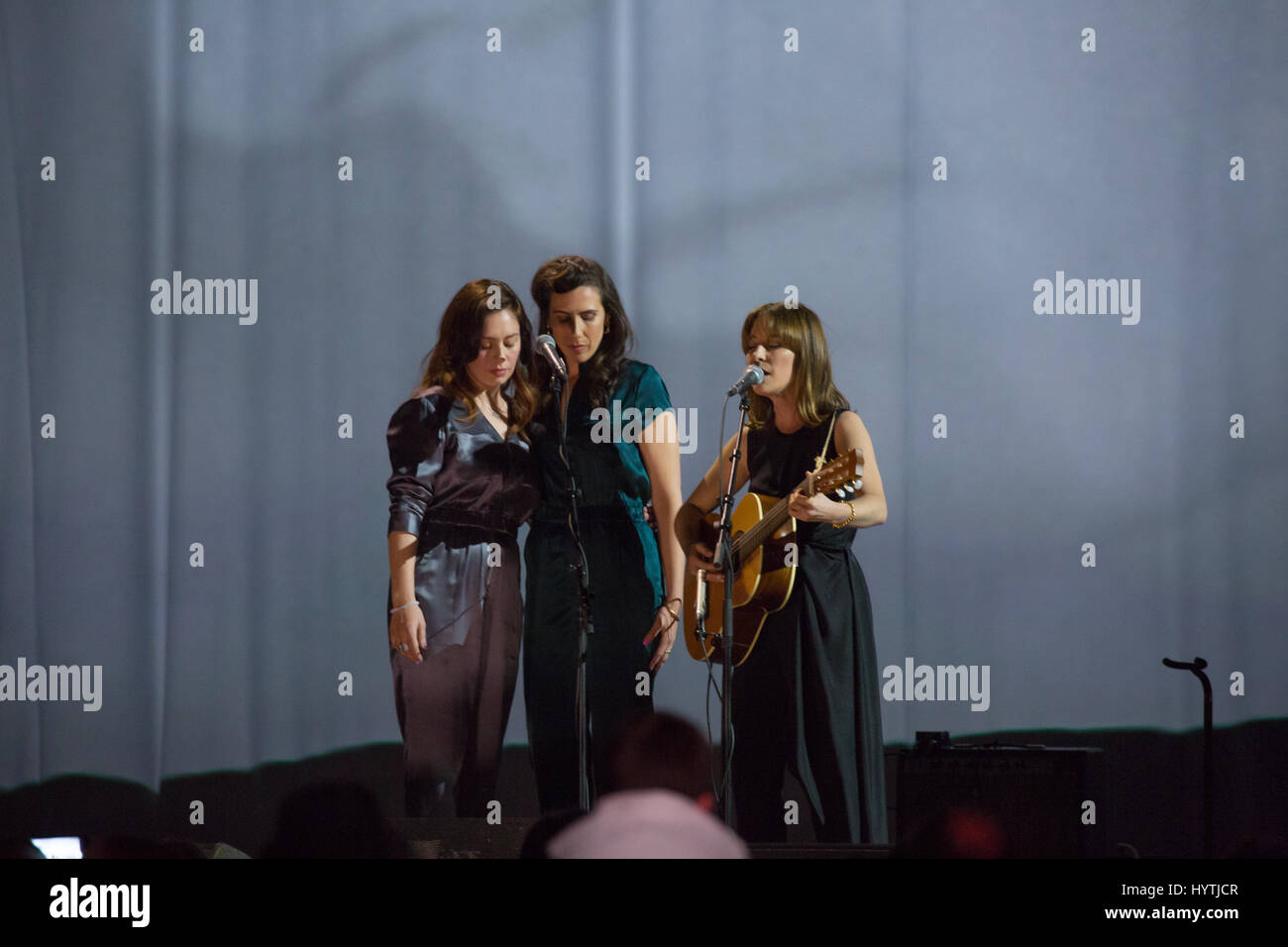 Hydra - Feist, Daniela Gesundheit und AroarA führt "Das ist No Way To Say Goodbye" zu Ehren von Leonard Cohen, 2017 Juno Awards. Stockfoto