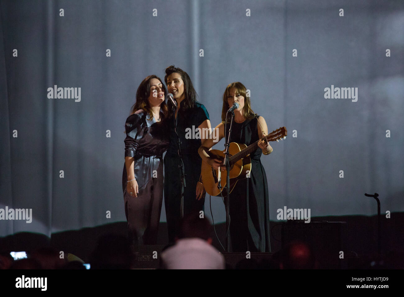 Hydra - Feist, Daniela Gesundheit und AroarA führt "Das ist No Way To Say Goodbye" zu Ehren von Leonard Cohen, 2017 Juno Awards. Stockfoto