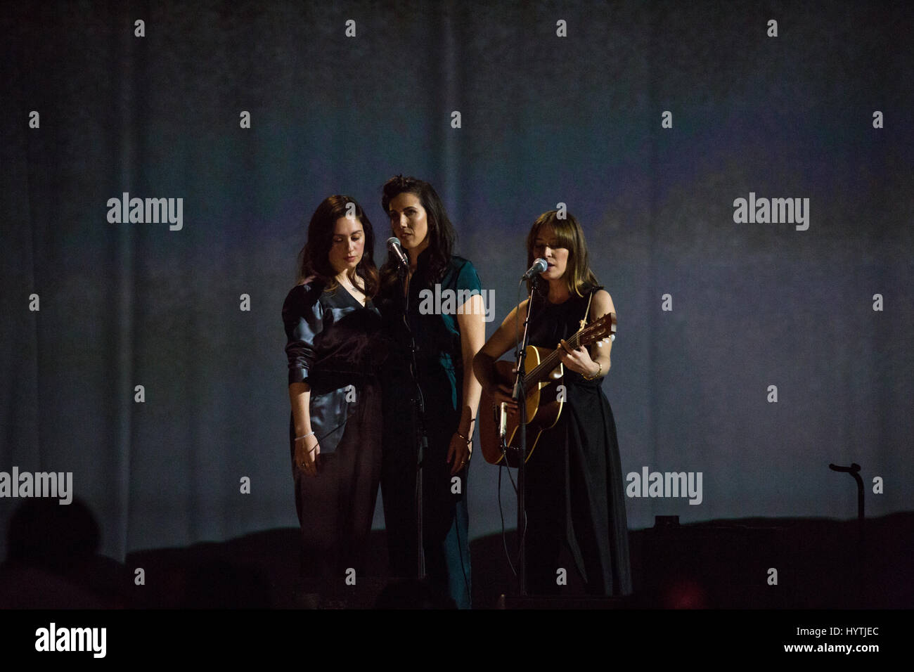 Hydra - Feist, Daniela Gesundheit und AroarA führt "Das ist No Way To Say Goodbye" zu Ehren von Leonard Cohen, 2017 Juno Awards. Stockfoto