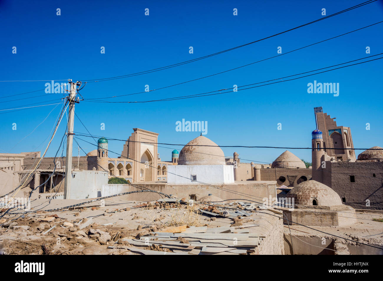 Chiwa Altstadt und Elektroinstallation, Usbekistan Stockfoto