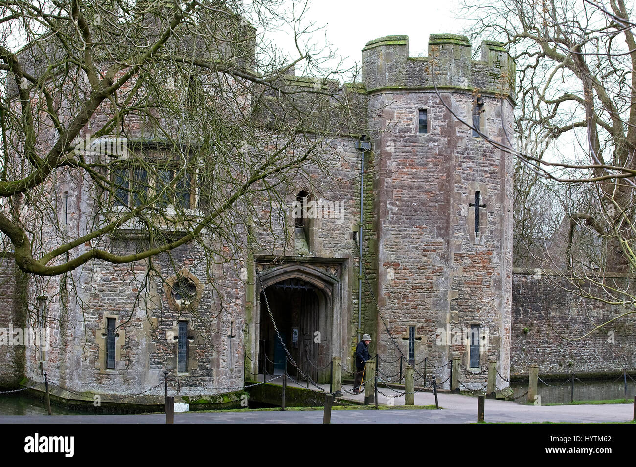 Das 14. Jahrhundert Torhaus, des Bischofs Palast, Stadt Wells, Somerset, England, UK. Stockfoto