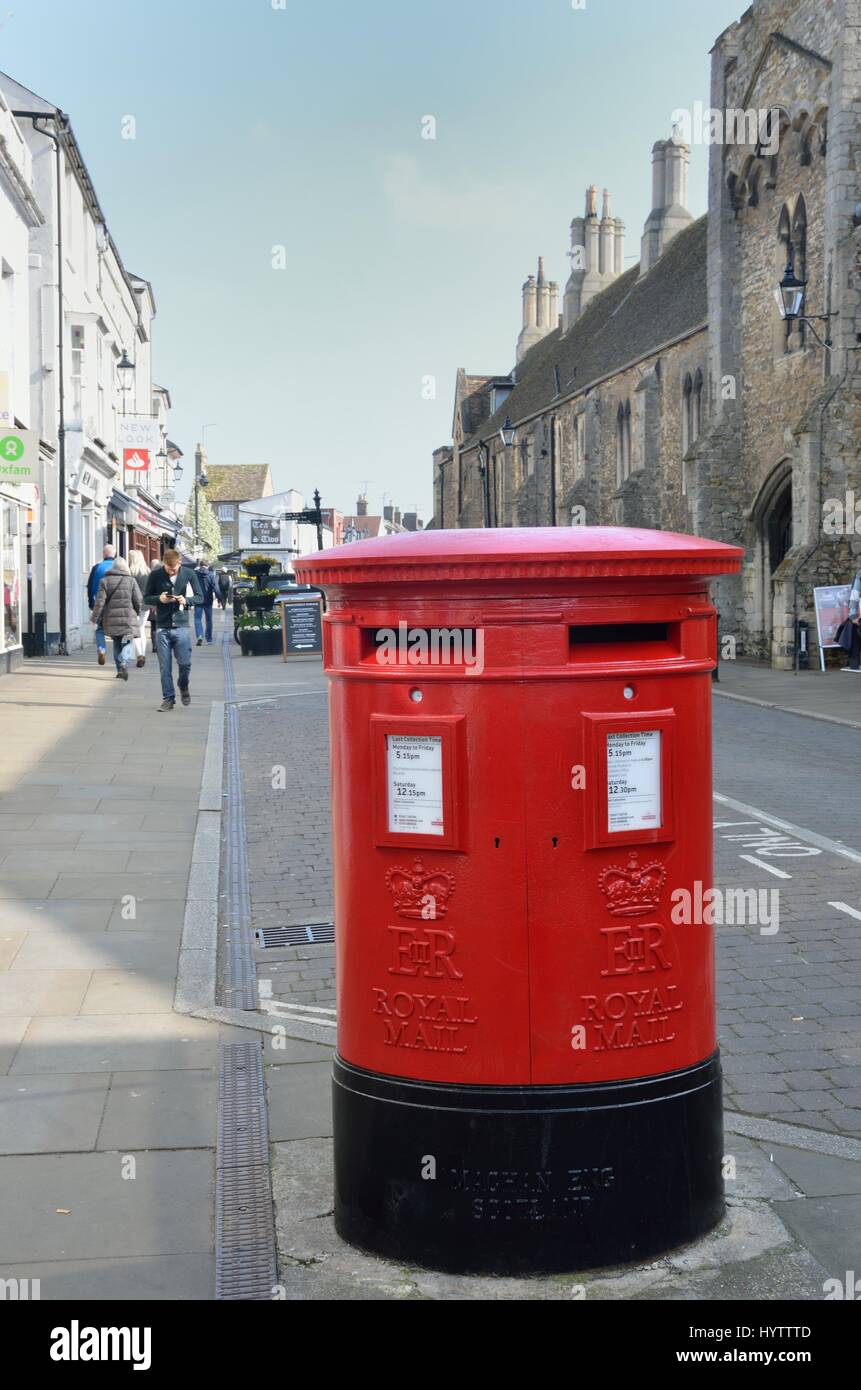 Ely Vereinigtes Königreich - 27. März 2017: traditionelle englische Briefkasten Stockfoto