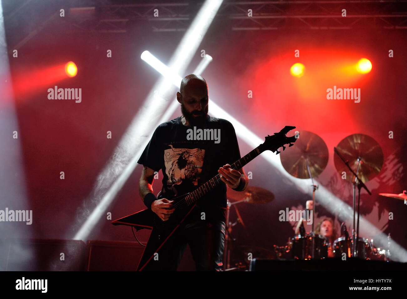 BARCELONA - 4 JUN: Venom (Hard-Rock-Metal-Band) führen im Konzert beim Festival Primavera Sound 2016 am 4. Juni 2016 in Barcelona, Spanien. Stockfoto