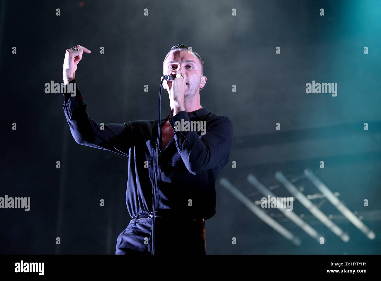 VALENCIA, Spanien - JUN 11: Hurts (Synthpop-Band) führen im Konzert beim Festival de Les Arts am 11. Juni 2016 in Valencia, Spanien. Stockfoto