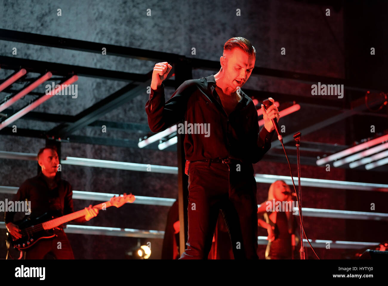 VALENCIA, Spanien - JUN 11: Hurts (Synthpop-Band) führen im Konzert beim Festival de Les Arts am 11. Juni 2016 in Valencia, Spanien. Stockfoto