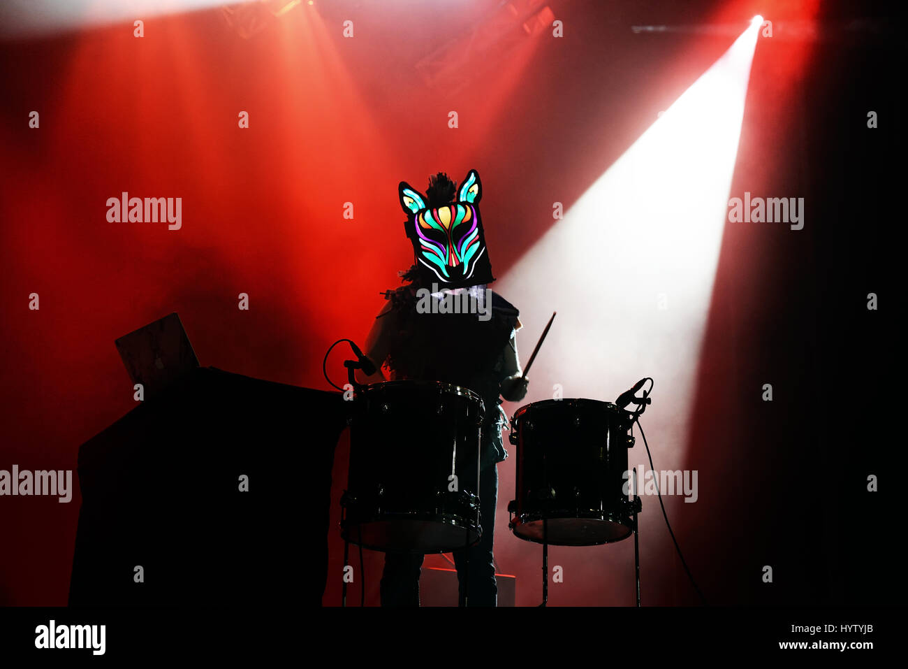 VALENCIA, Spanien - JUN 11: Langsam (elektronische Band) zaubern in Konzert beim Festival de Les Arts am 11. Juni 2016 in Valencia, Spanien. Stockfoto VALENCIA, Spanien - JUN 11: Langsam (elektronische Band) zaubern in Konzert beim Festival de Les Arts am 11. Juni 2016 in Valencia, Spanien. Stockfoto