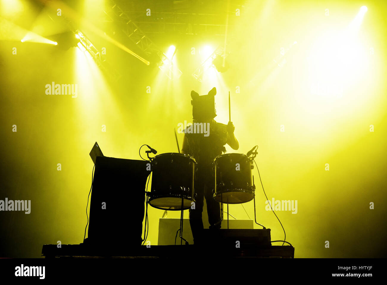VALENCIA, Spanien - JUN 11: Langsam (elektronische Band) zaubern in Konzert beim Festival de Les Arts am 11. Juni 2016 in Valencia, Spanien. Stockfoto VALENCIA, Spanien - JUN 11: Langsam (elektronische Band) zaubern in Konzert beim Festival de Les Arts am 11. Juni 2016 in Valencia, Spanien. Stockfoto