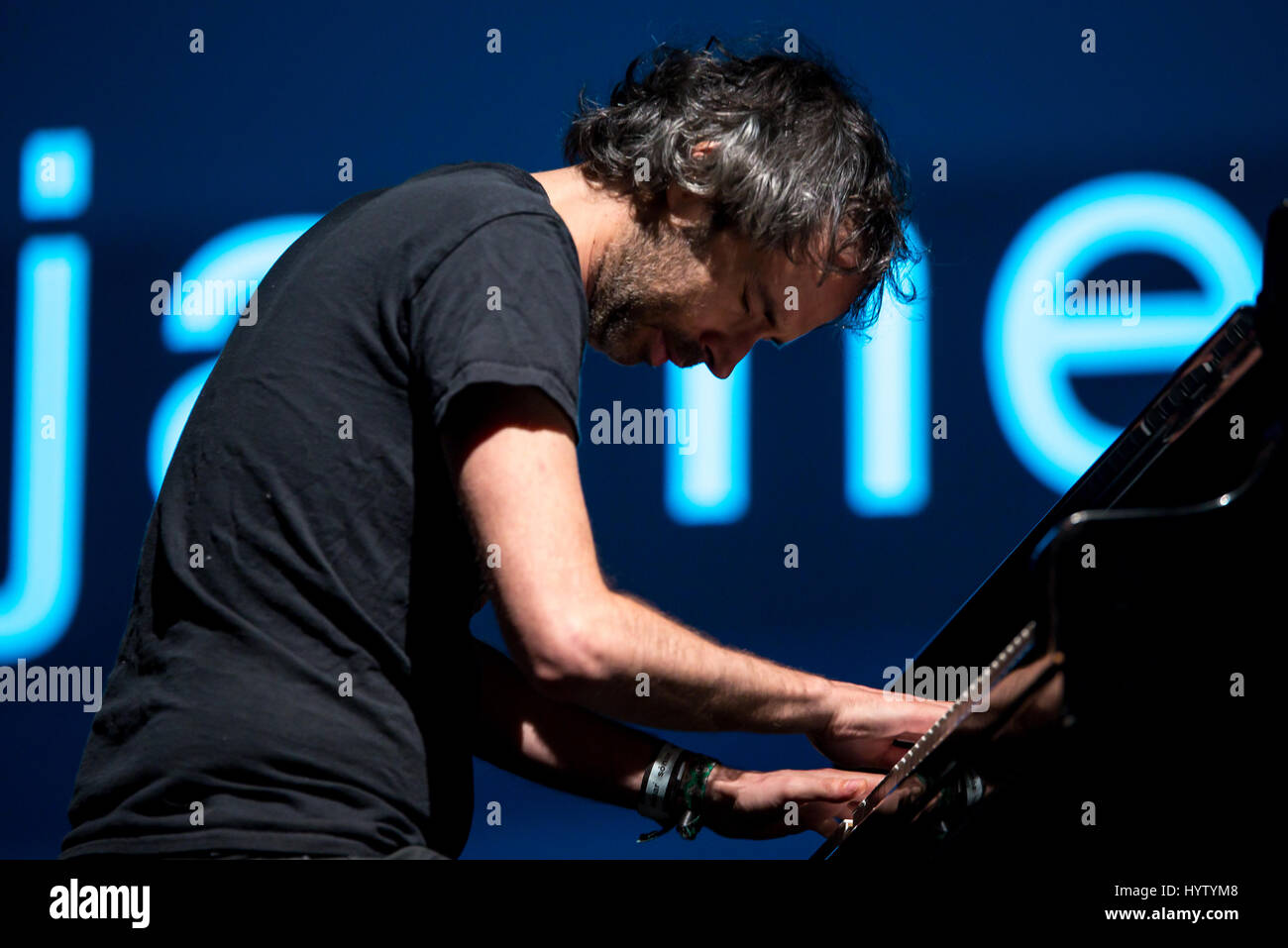 BARCELONA - 16 JUN: James Rhodes (Pianist und Schriftsteller) führt im Konzert beim Sonar Festival am 16. Juni 2016 in Barcelona, Spanien. Stockfoto