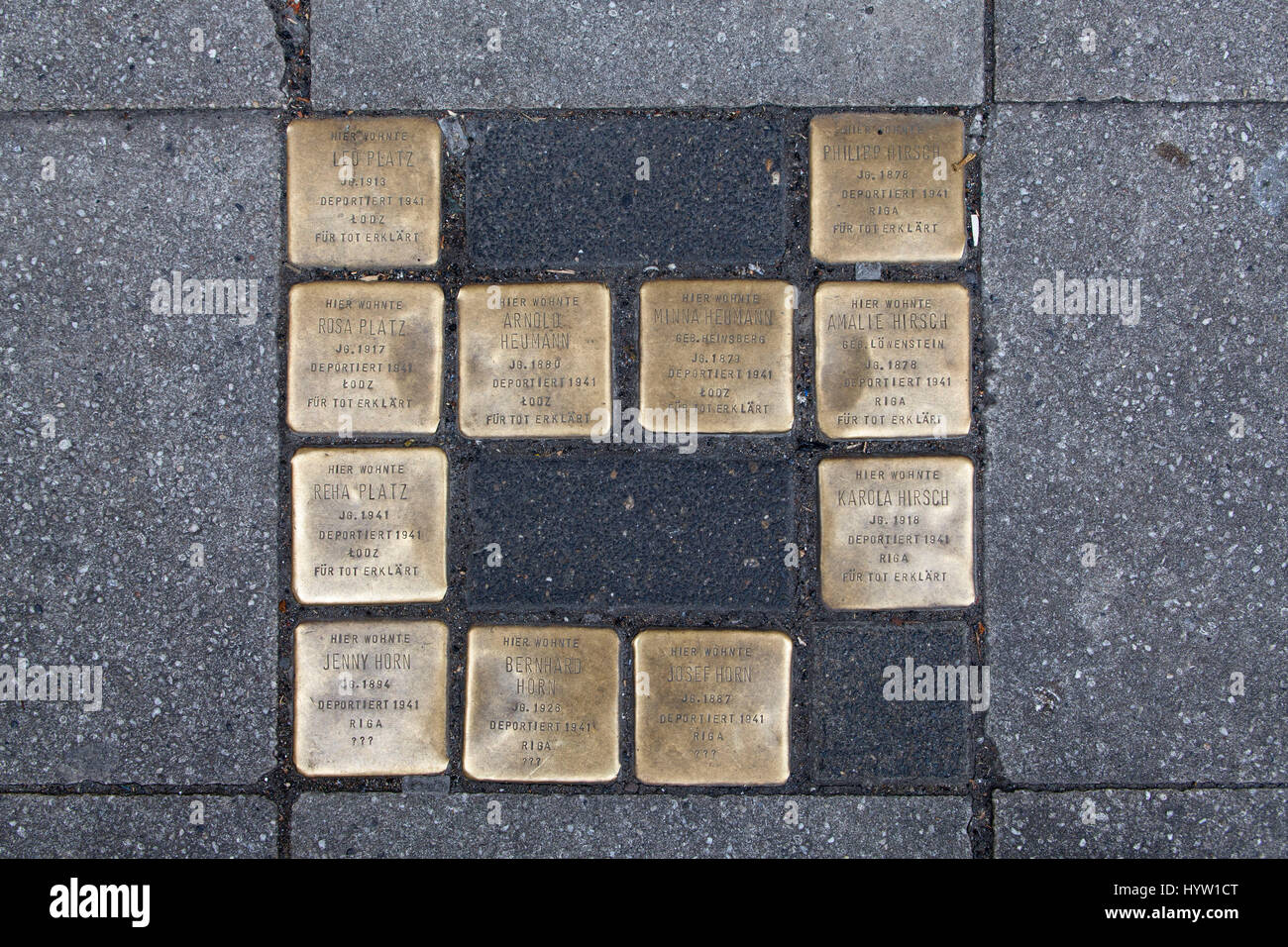 Deutschland, Köln, Stolpersteine (Stolpersteine) durch den Künstler Gunter Demnig. Die Stones Gedenken der Opfer des Nationalsozialismus (NS-Zeit). Stockfoto