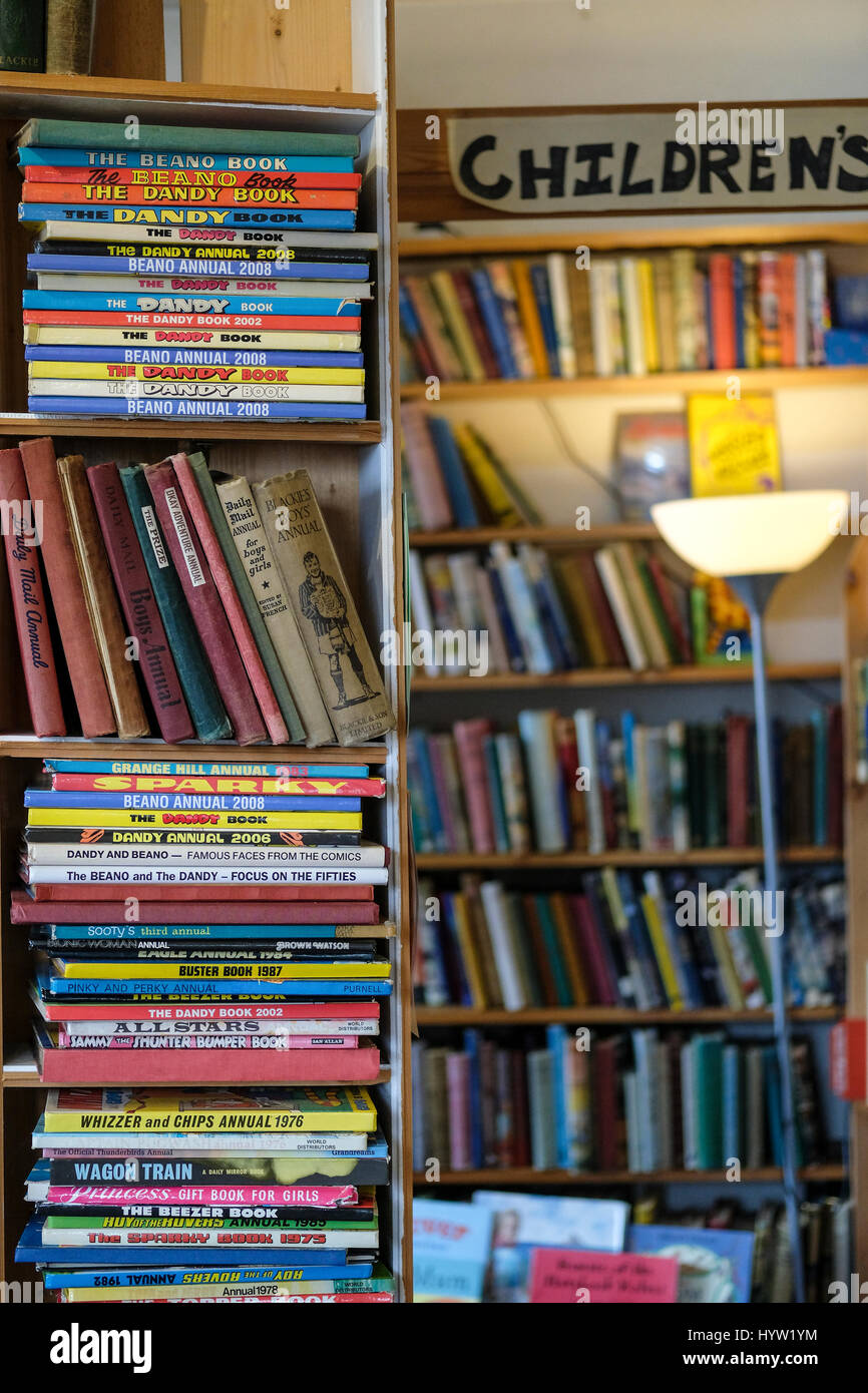 Innen Scrivener Buchladen in Buxton, Derbyshire Stockfoto