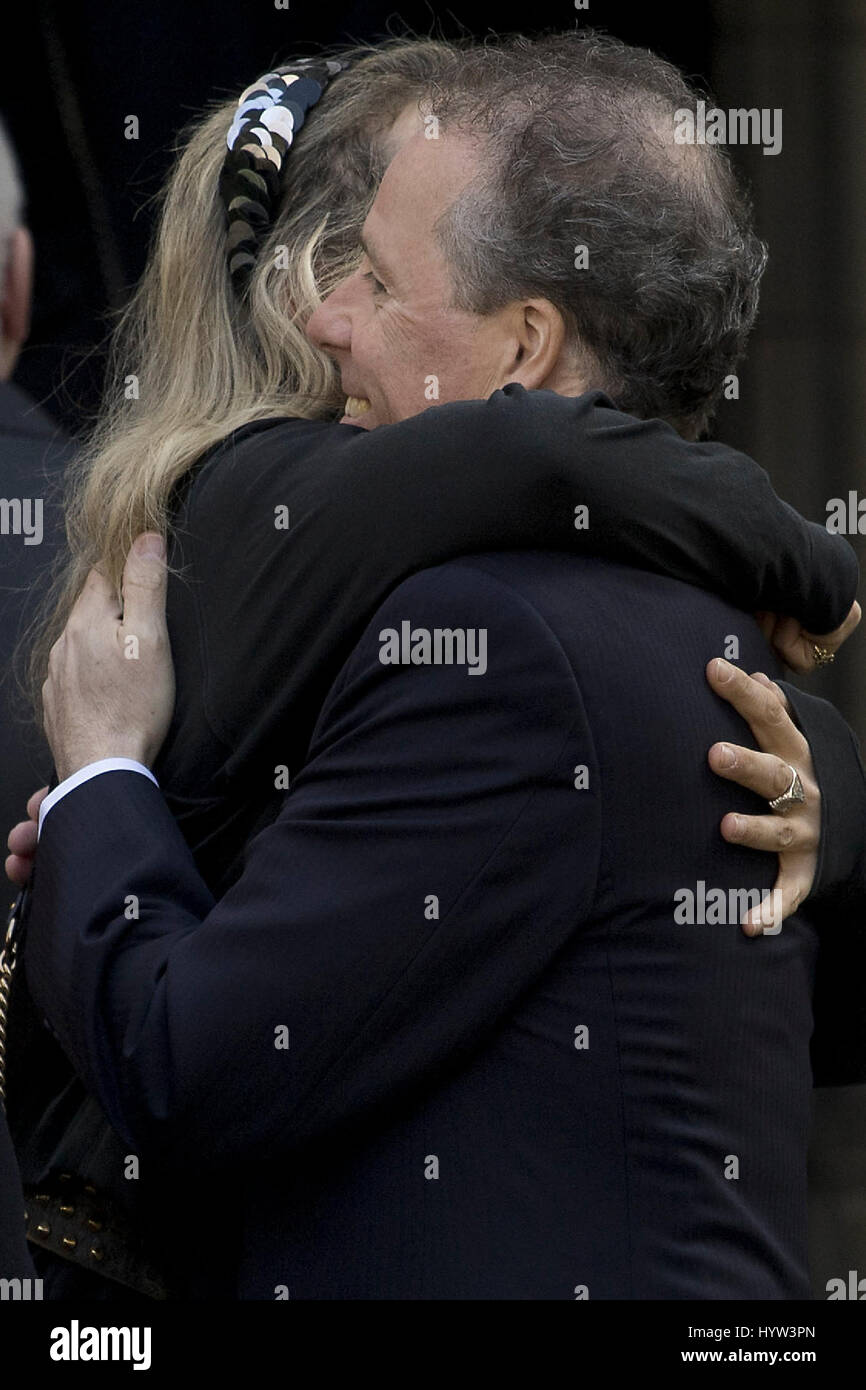 David Armstrong-Jones grüßt anreisen ein Service von Thanksgiving für Lord Snowdon am St.-Margarethen Kirche, Westminster Abbey im Zentrum von London. Stockfoto