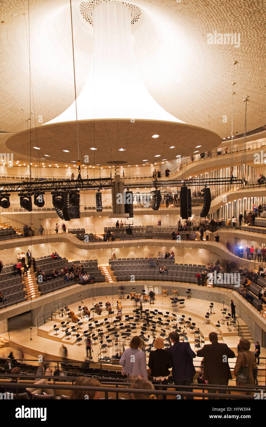Der Konzertsaal in der Elbphilharmonie in Hamburg, Deutschland. Die Halle ist für die Qualität seiner Akustik hoch angesehen. Stockfoto