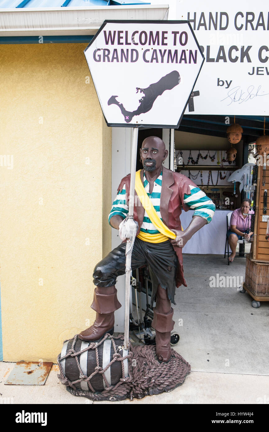 Pirate manequin Holding unterzeichnen einladende Touristen auf Grand Cayman Stockfoto
