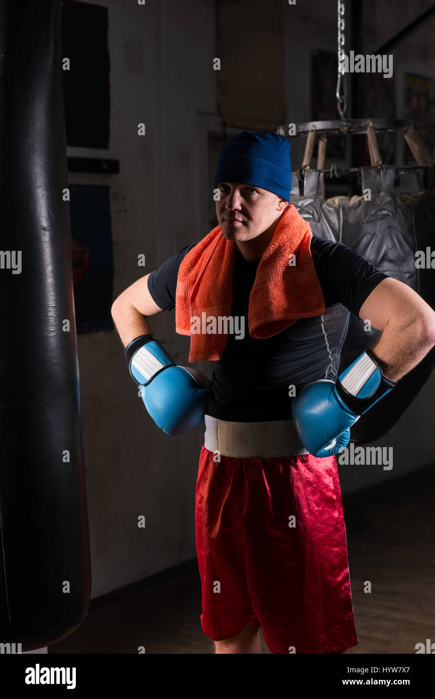 Boxhandschuhe Um Den Hals Stockfotos Und Bilder Kaufen Alamy