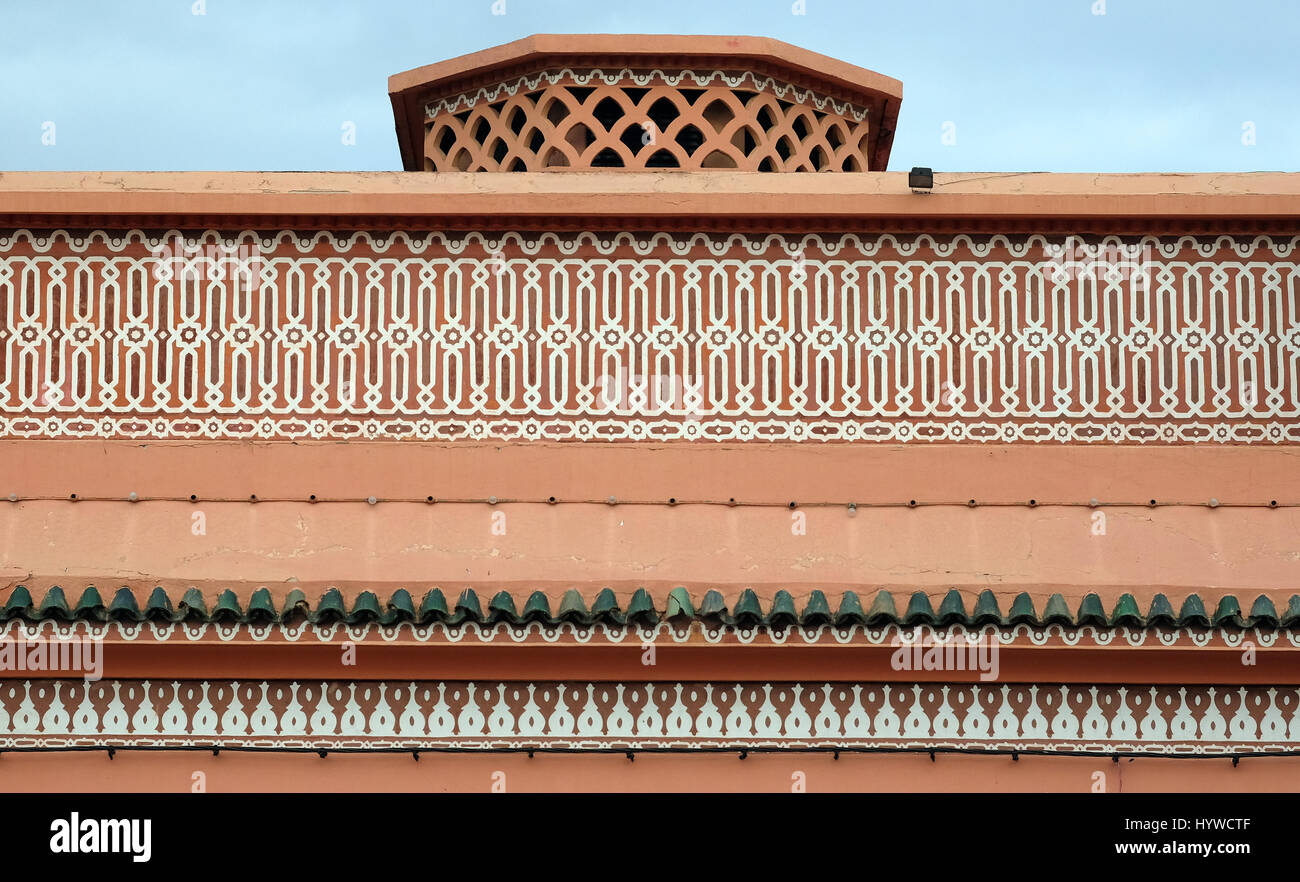 Marrakesch, Marokko. 21. April 2017. Eine Fassade mit arabischen Mustern, fotografiert auf der Markt Platz Djemaa el-Fna in Marrakesch, Marokko, 21. April 2017. Foto: Jens Kalaene/Dpa-Zentralbild/ZB/Dpa/Alamy Live News Stockfoto Marrakesch, Marokko. 21. April 2017. Eine Fassade mit arabischen Mustern, fotografiert auf der Markt Platz Djemaa el-Fna in Marrakesch, Marokko, 21. April 2017. Foto: Jens Kalaene/Dpa-Zentralbild/ZB/Dpa/Alamy Live News Stockfoto