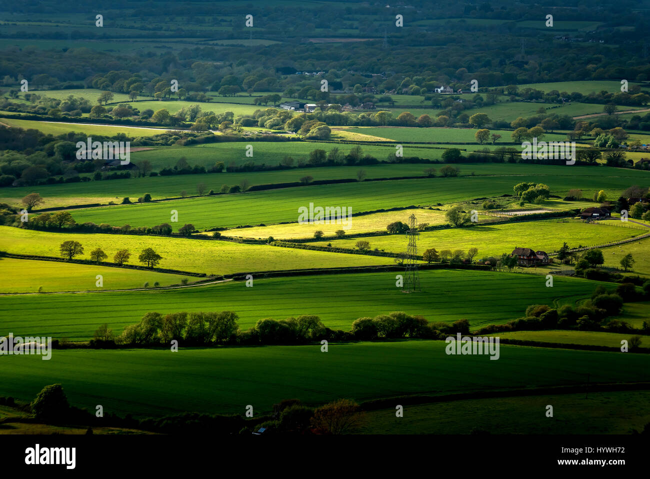 Des Teufels Dyke, Sussex, UK. 26. April 2017. Blick auf die Sussex Weald von der Spitze des Teufels Deich in Sussex heute bei wechselhaftem Wetter Bedingungen Credit: Andrew Hasson/Alamy Live News Stockfoto