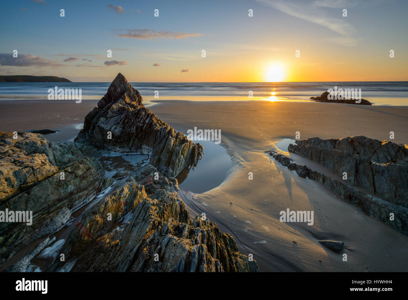 Woolacombe Strand, Devon, UK. 26. April 2017. Schöner Sonnenuntergang nach einem klaren und sonnigen Tag und weitere werden in den nächsten Tagen folgen. Bildnachweis: Dan Tucker/Alamy Live-Nachrichten Stockfoto